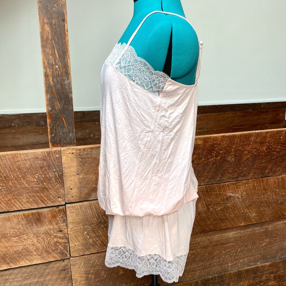 Hanro Noelia Intimate Sleep Shorts and Chemise Set - Picture 3 of 16